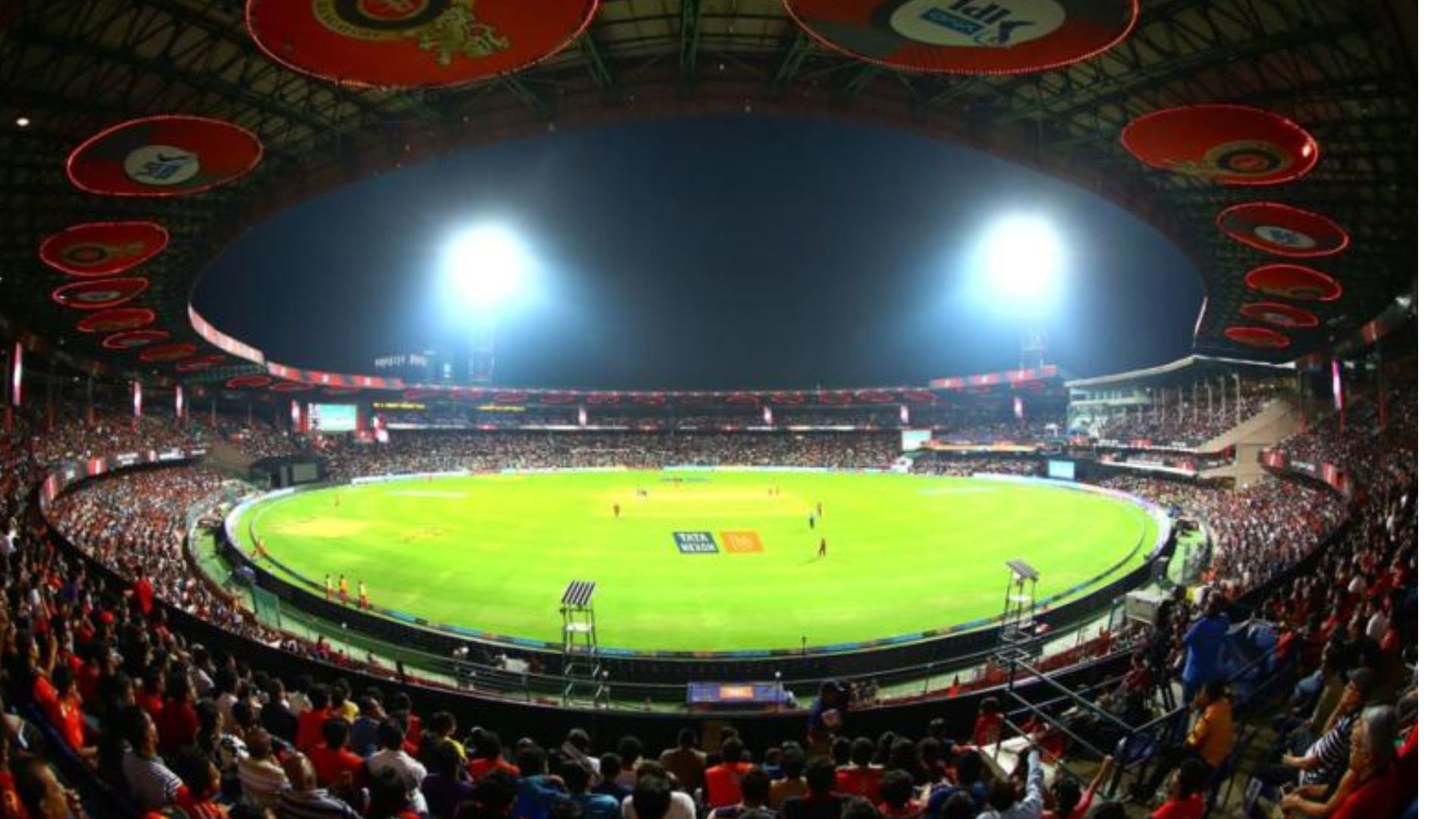 IPL 2026 Jharkhand Gang Travels by Flight to Steal Phones at Chinnaswamy Stadium