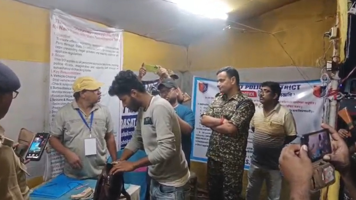 West Bengal: ভোটের মুখে অশোকনগরে নাকা চেকিংয়ে বিপুল টাকা উদ্ধার, আটক ধান ব্যবসায়ী