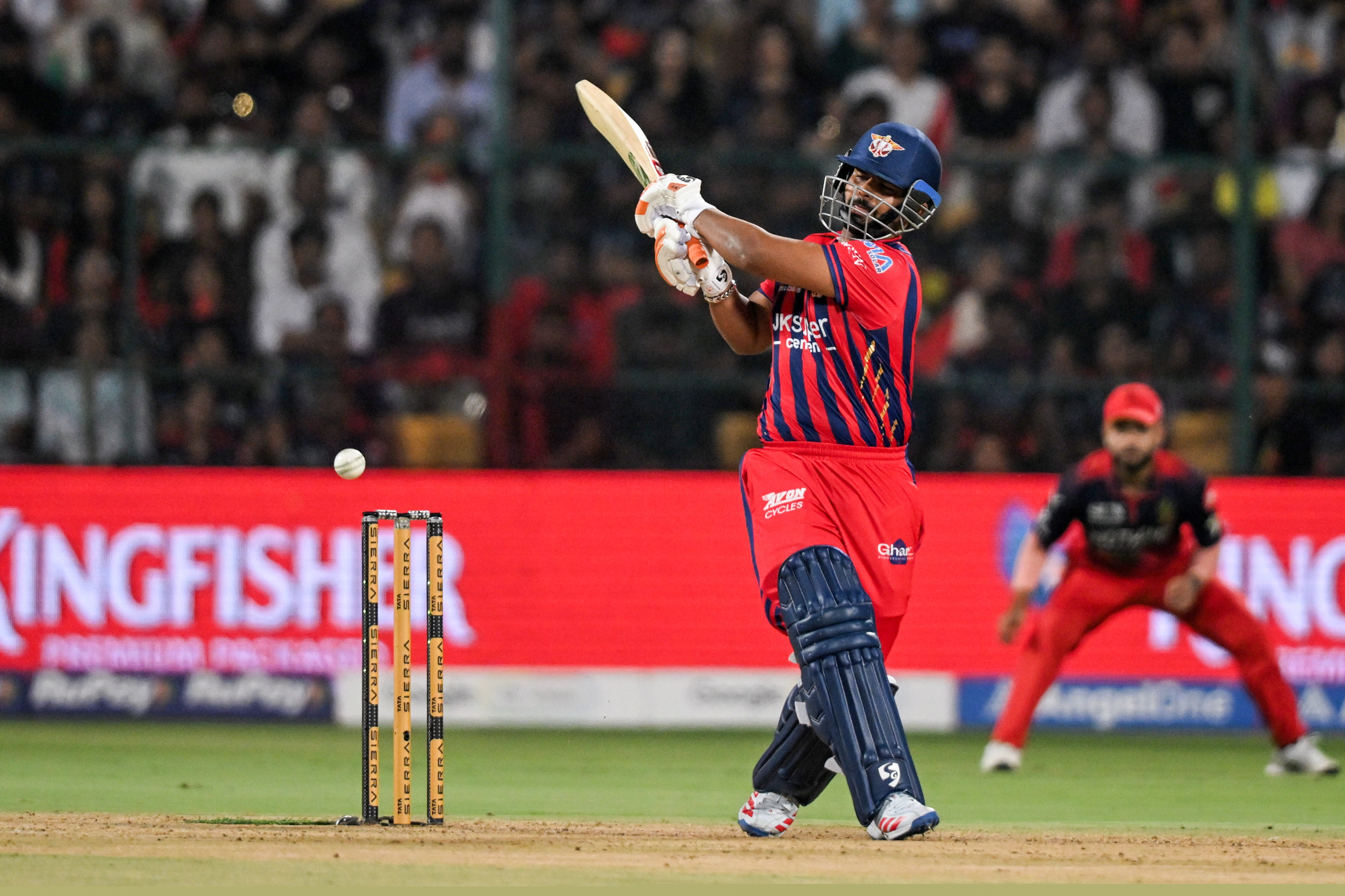 Rishabh Pant: আইপিএল-এ ব্যর্থতা, লখনউ সুপার জায়ান্টস অধিনায়কের পদ ছাড়লেন ঋষভ পন্থ