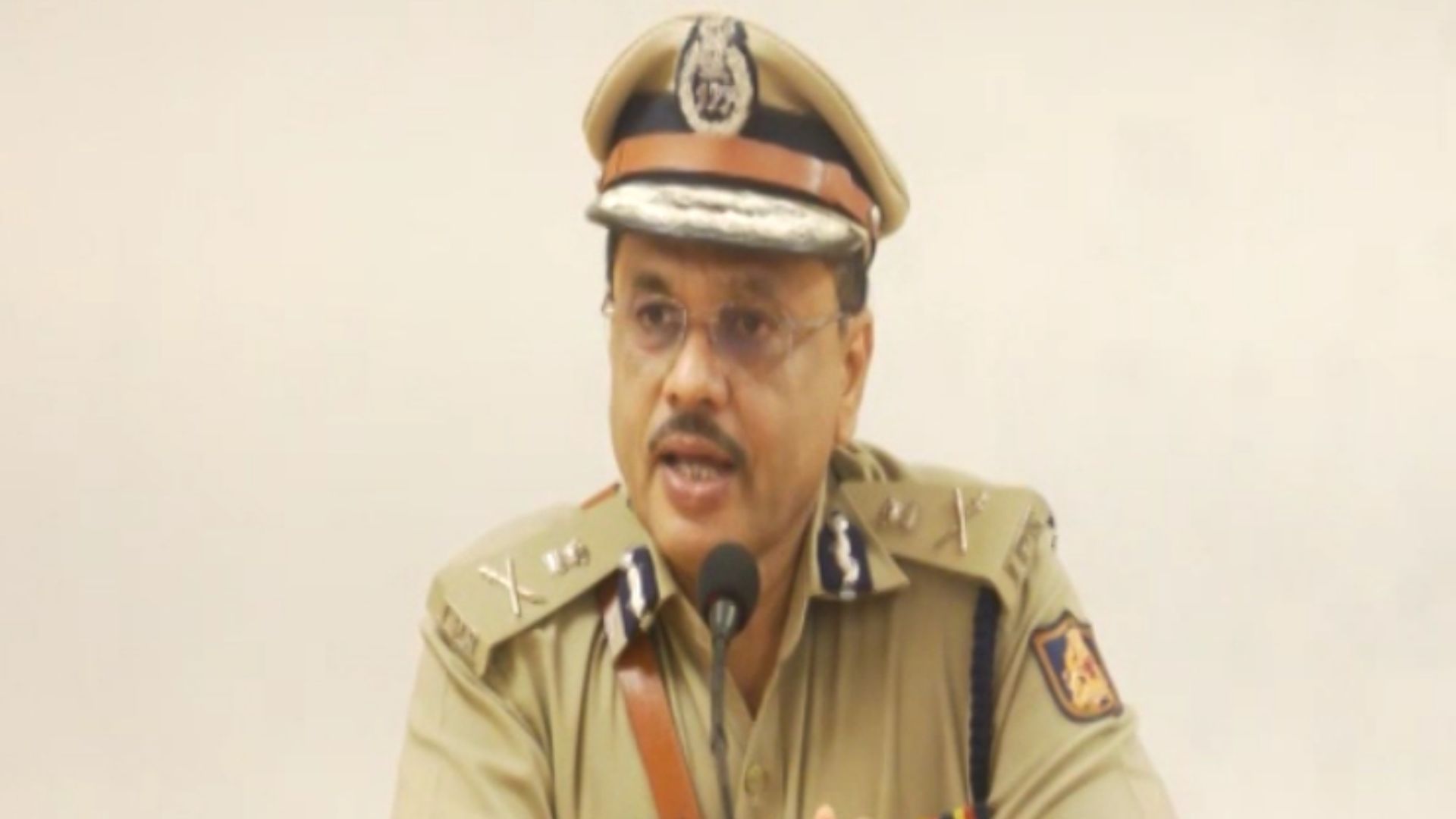 DCRE SP complains DG IGP against Mangaluru police commissioner Inspector alleges harassment
