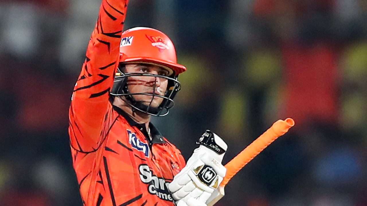 ഹൈദരാബാദില്‍ അഭിഷേകിന്‍റെ ആറാട്ട്, 47 പന്തില്‍ സെഞ്ച്വറി, ഡൽഹിക്ക് മുമ്പില്‍ പടുകൂറ്റന്‍ വിജയലക്ഷ്യം മുന്നോട്ടുവെച്ച് സണ്‍റൈസേഴ്സ്