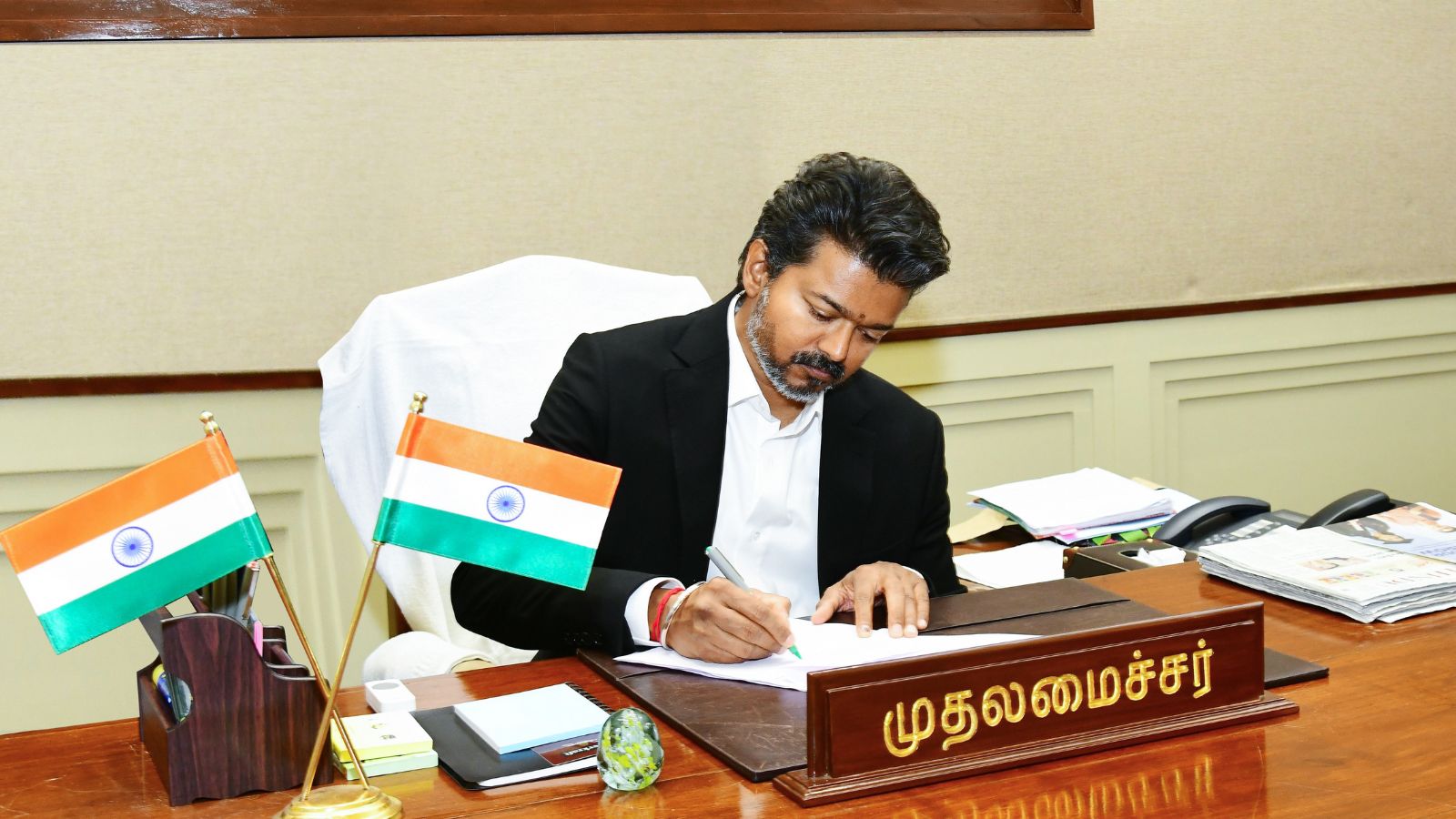 ಸಾಲ ಮಾಡಿ ತುಪ್ಪ ತಿನ್ನಿಸಬೇಕಾ ಮುಖ್ಯಮಂತ್ರಿ ವಿಜಯ್? ಏನ್ ಮಾಡ್ತಾರೆ ದಳಪತಿ ?