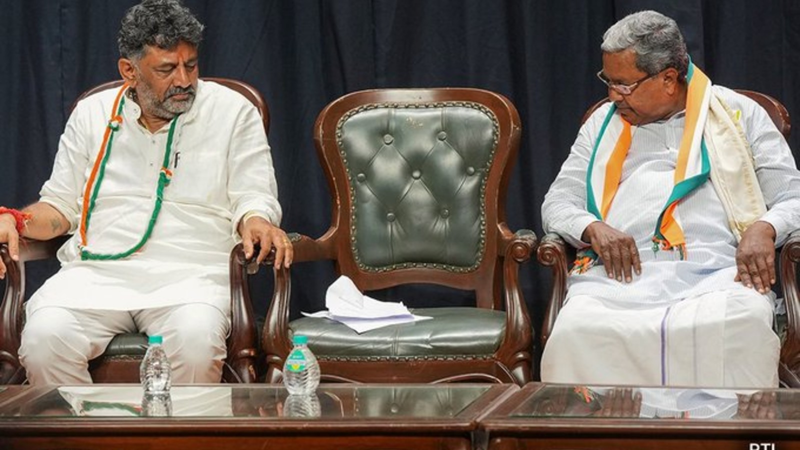  karnataka leadership change cm shift siddaramaiah shivakumar congress oath ceremony saturday politics news