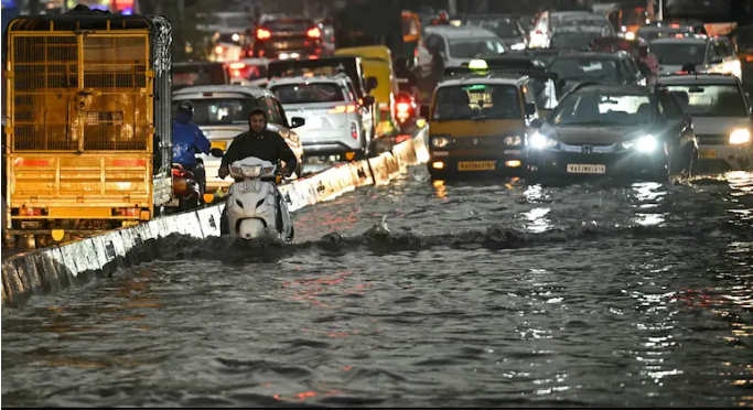 Bengaluru Rain: Heavy Showers And Thunderstorms Lash Several Parts Of City (WATCH)