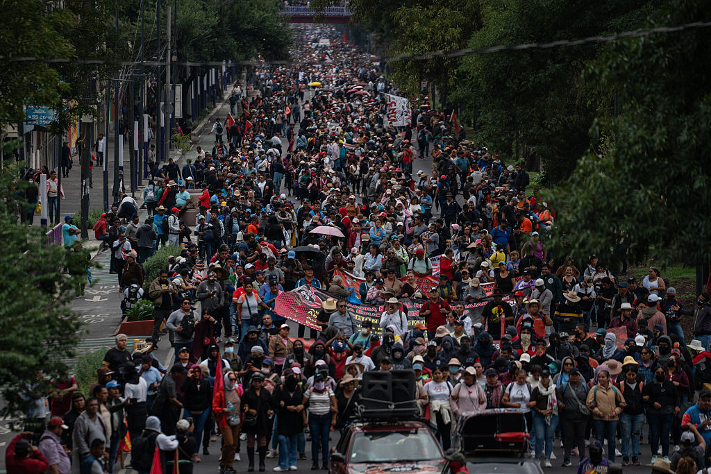 Mexico Protests World Cup: বিশ্বকাপের আগেই উত্তাল মেক্সিকো, স্টেডিয়ামের রাস্তা আটকে বিক্ষোভ হাজার হাজার শিক্ষকের