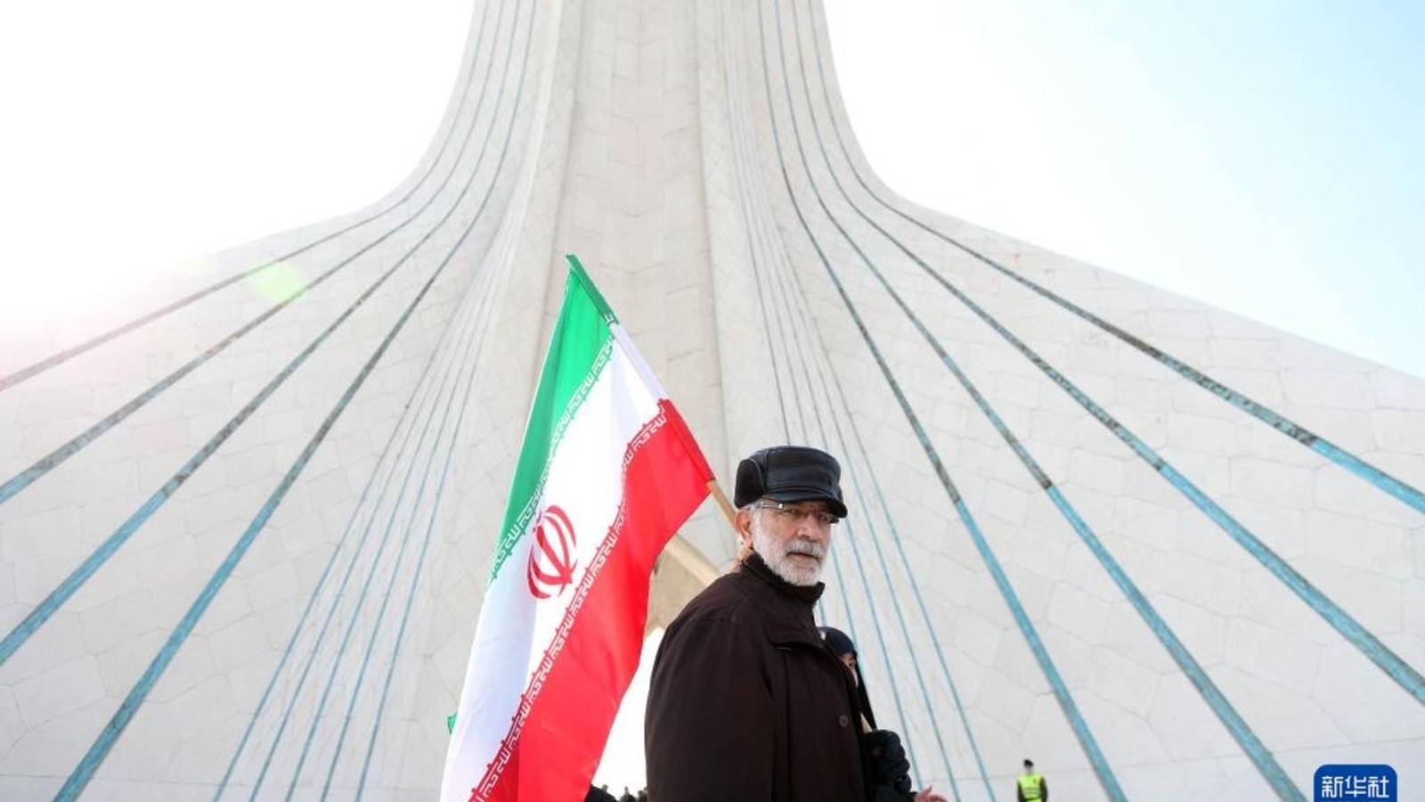iran closes strait of hormuz global oil prices energy crisis us iran conflict