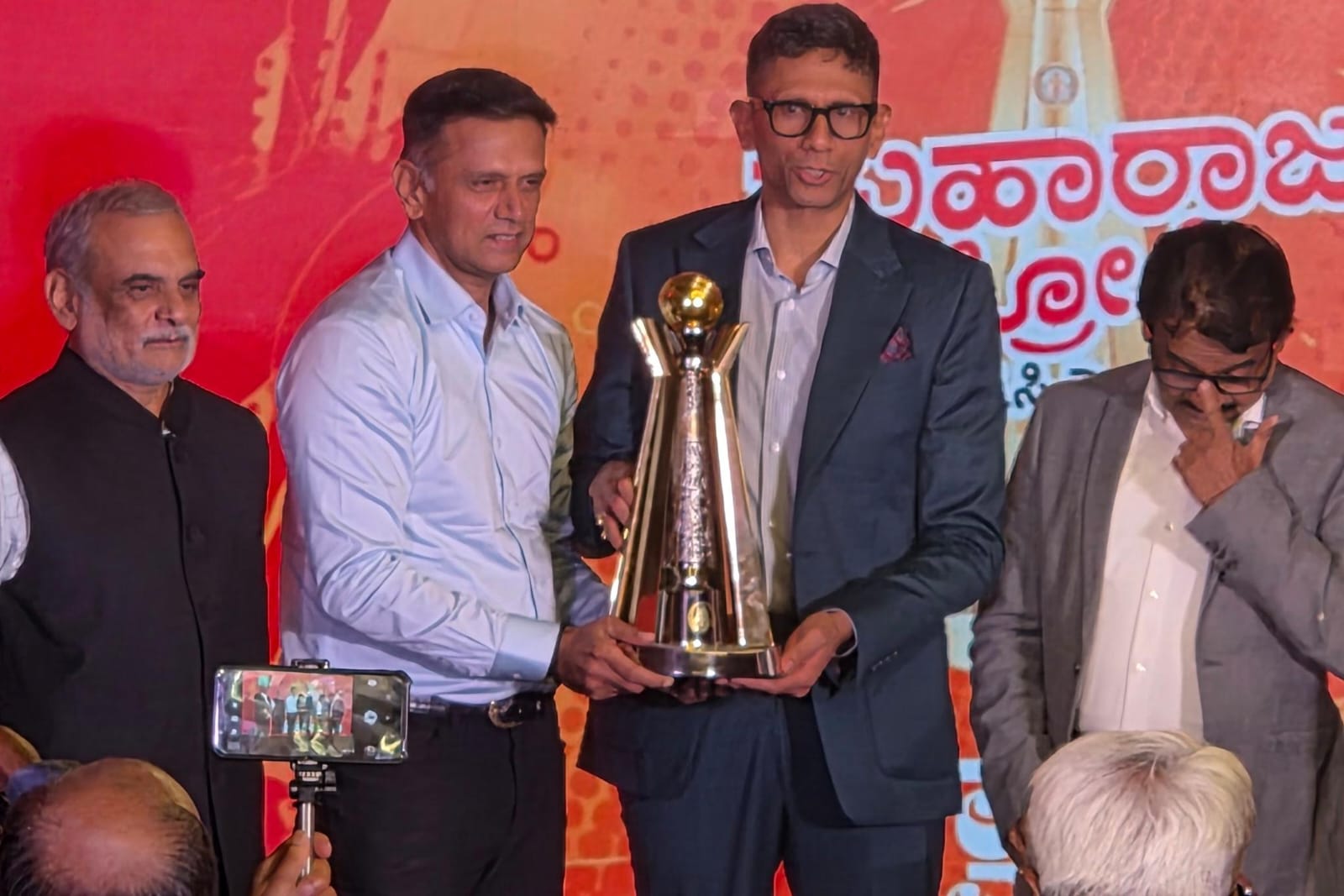 ಮಹಾರಾಜ ಟ್ರೋಫಿ 2026 ಟ್ರೋಫಿ ಅನಾವರಣ: ಐಪಿಎಲ್ ತಂಡಗಳ ಕಣ್ಣು ಈ ಲೀಗ್ ಮೇಲಿದೆ ಎಂದ ರಾಹುಲ್ ದ್ರಾವಿಡ್