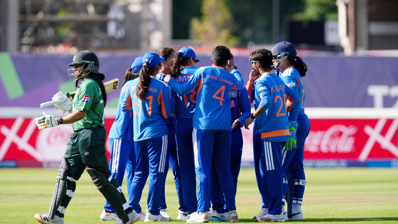 Women's T20 World Cup: பாகிஸ்தானை அசால்ட்டாக போட்டுத் தள்ளிய இந்தியா! தீப்தி சர்மா, ஸ்மிருதி மந்தனா கலக்கல்!