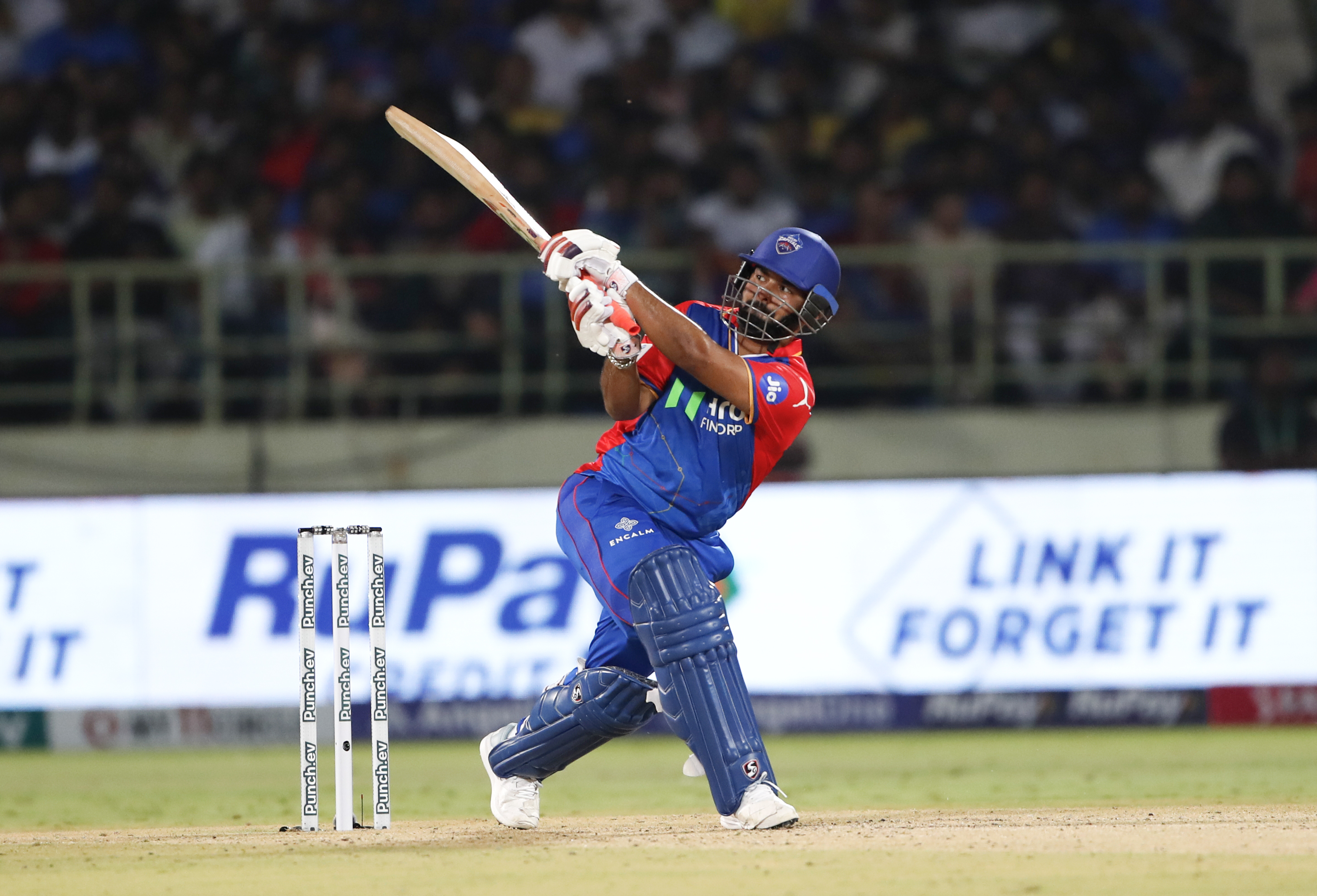 IPL 2027 ಟೂರ್ನಿಗೂ ಮುನ್ನ ಅಧಿಕೃತವಾಗಿ ಡೆಲ್ಲಿ ಕ್ಯಾಪಿಟಲ್ಸ್ ತೆಕ್ಕೆಗೆ ಜಾರಿದ ರಿಷಭ್ ಪಂತ್; LSG ಪಾಲಾದ ಡೆಲ್ಲಿ ಗೇಮ್‌ ಚೇಂಜರ್!