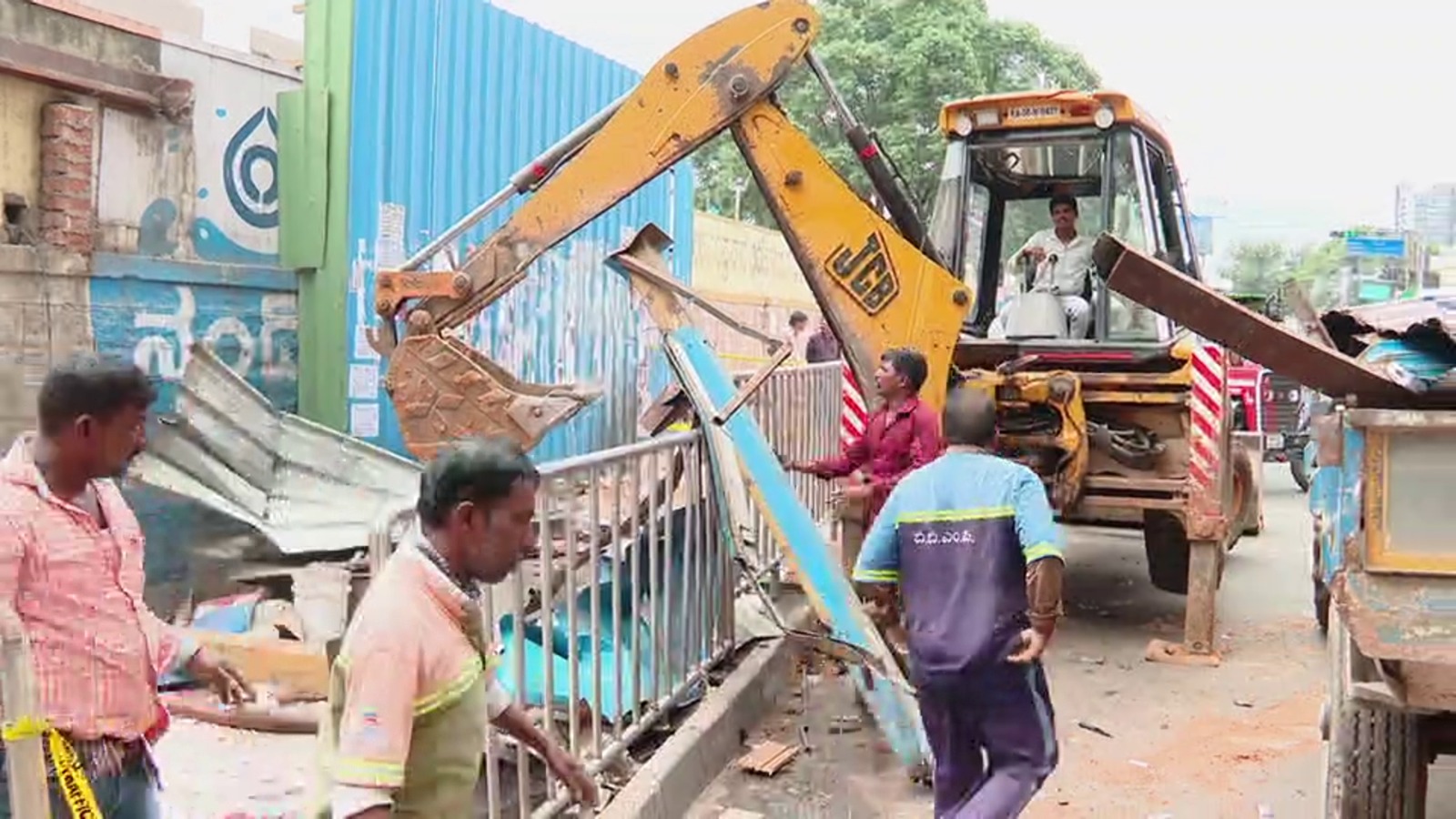 GBA clears footpath encroachments in banashankari bengaluru