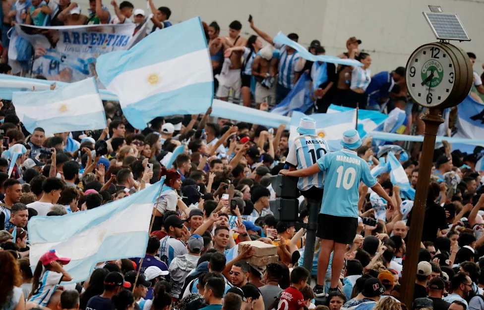 Argentina Fans Throw Alcohol on Egypt Supporters as Chaotic Scenes Erupt After FIFA World Cup Match (WATCH)