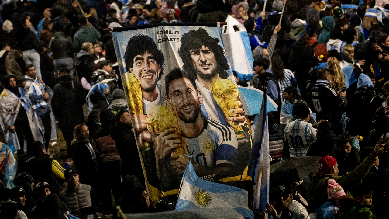 Argentina: বিশ্বকাপ ফাইনালে হারের পরেও উন্মাদনা, বীরের সংবর্ধনা আর্জেন্টিনার ফুটবলারদের