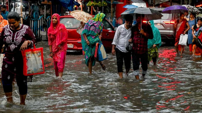 Kolkata Weather LATEST Update: Heavy Rain Forecast Issued For 5 Districts of South Bengal; Check