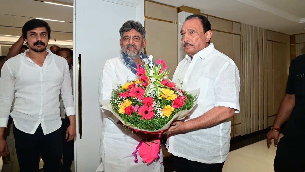 DK Shivakumar Meet M Krishnappa