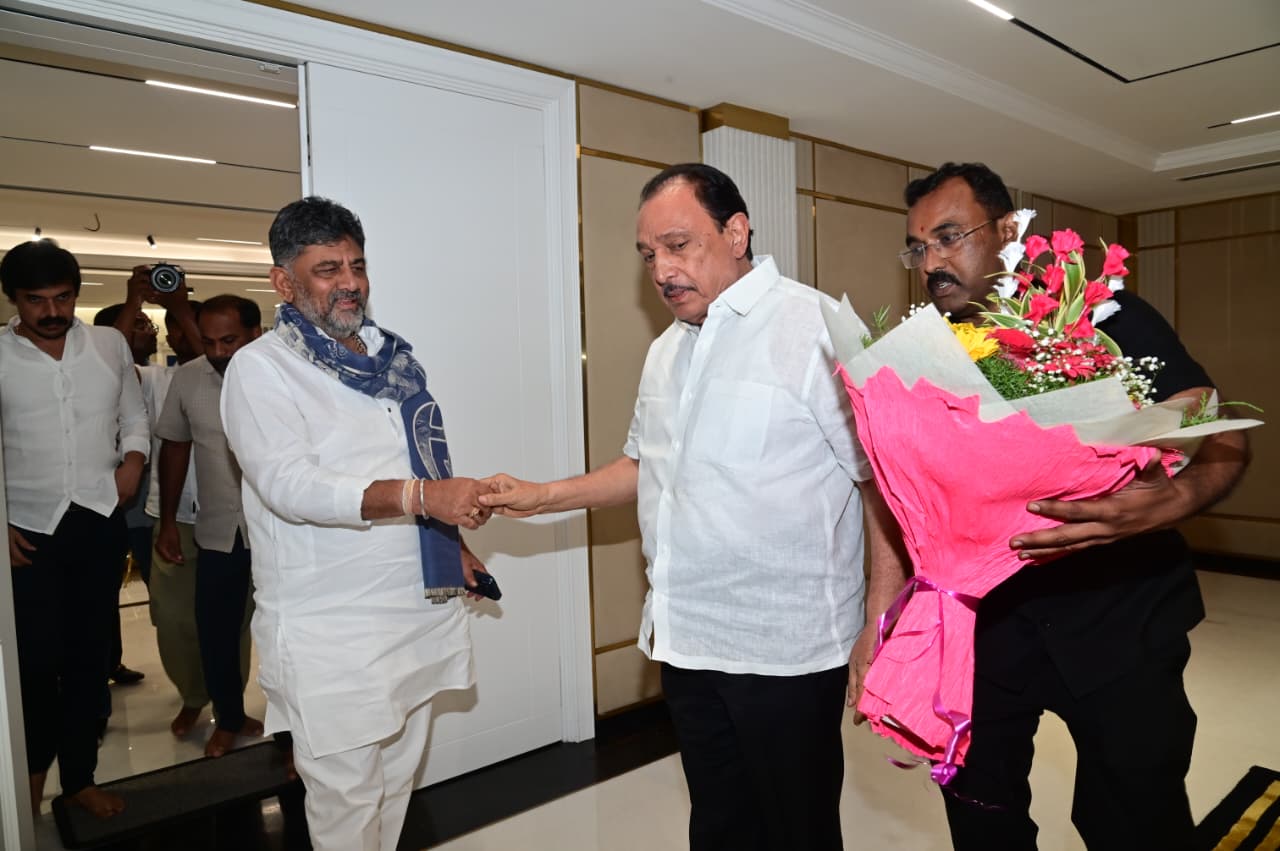 DK Shivakumar Meet M Krishnappa