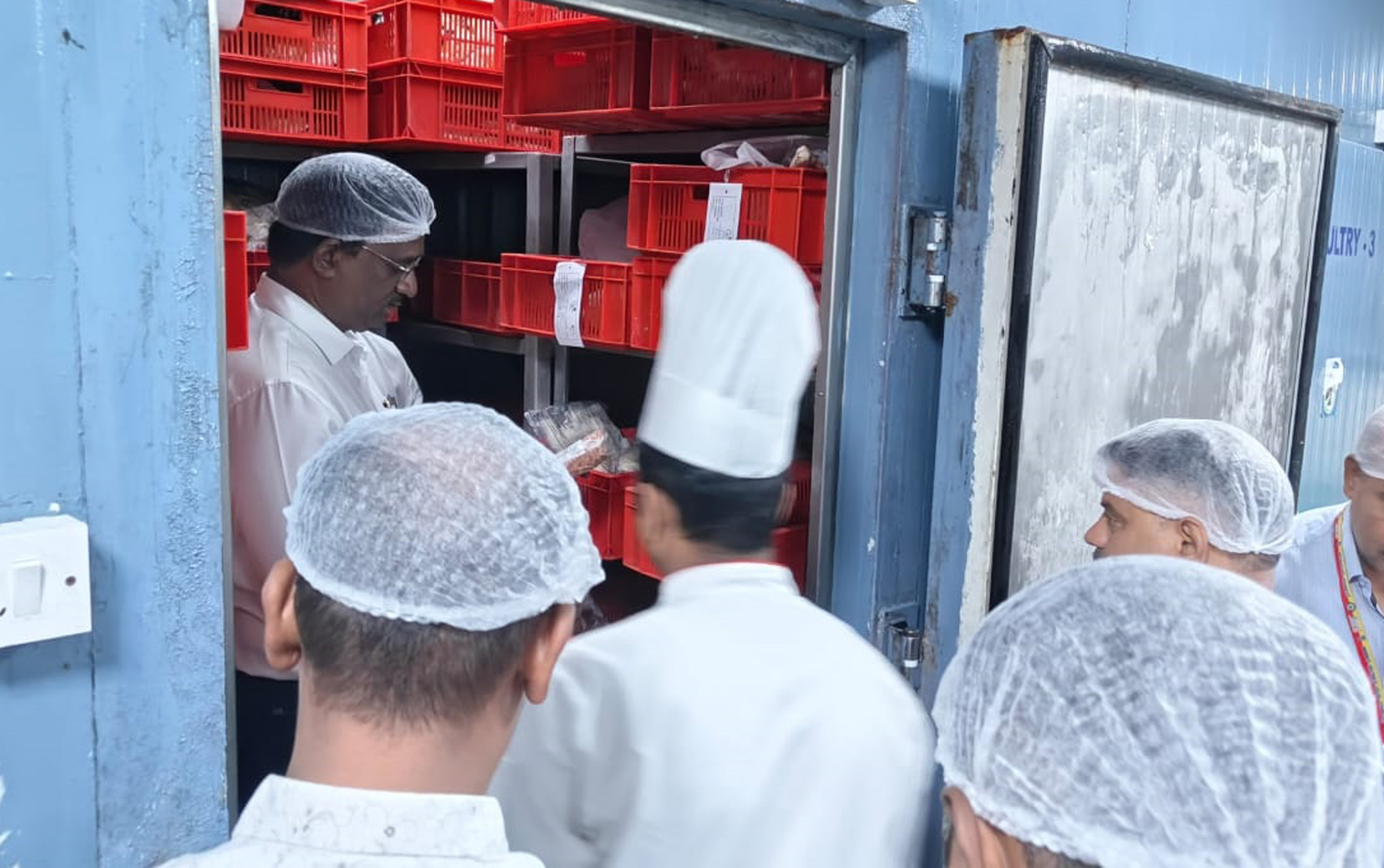 “Bengaluru: Rotten vegetables and stale meat found at a star hotel!”