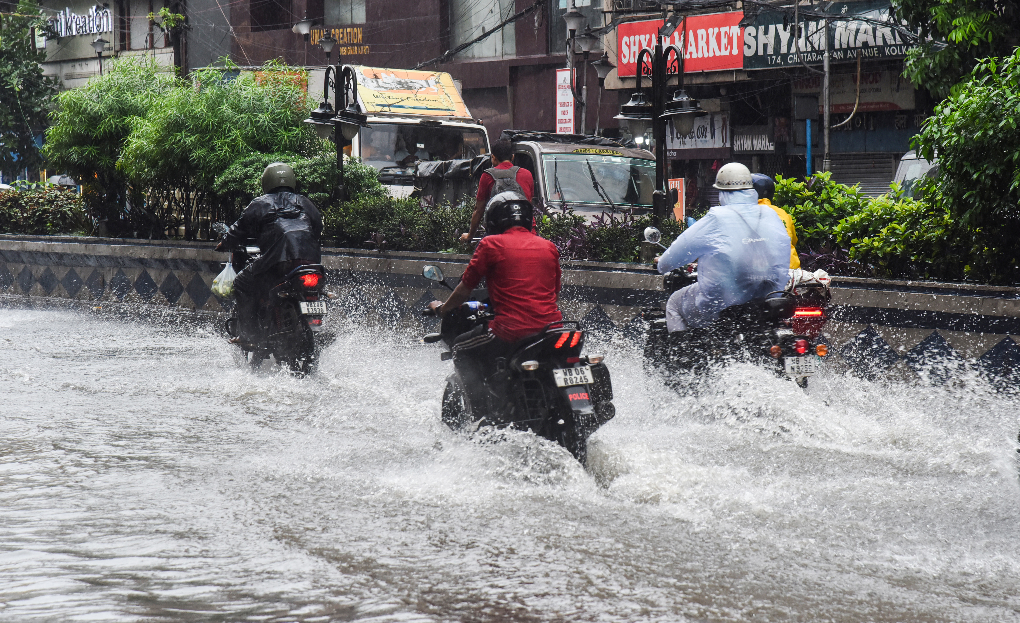 Kolkata Weather Update: Low Pressure Triggers Heavy Rainfall; Will It Cause Flood Before Durga Puja