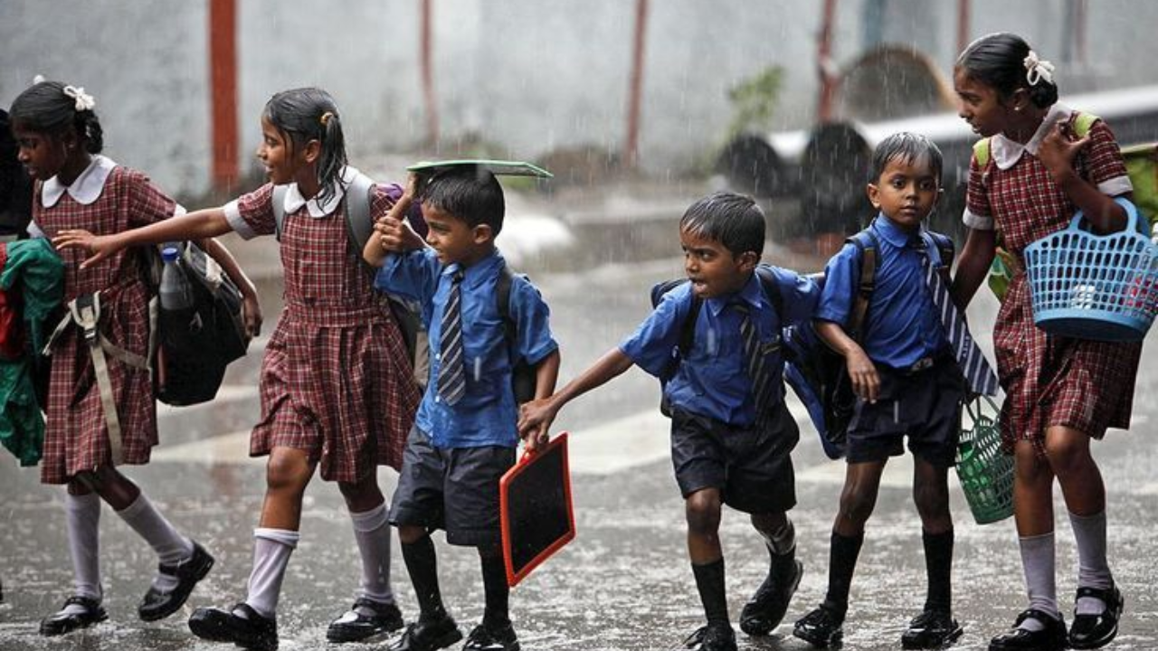 Tamil Nadu Rain Alert: Schools Remain Open During Cyclone Arnab; Parents Demand Holiday