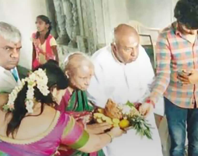 Not two but four from Gowda family may enter fray this elections