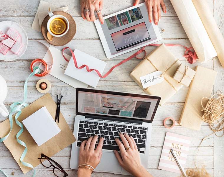 ways to keep your workplace desk clean and organised