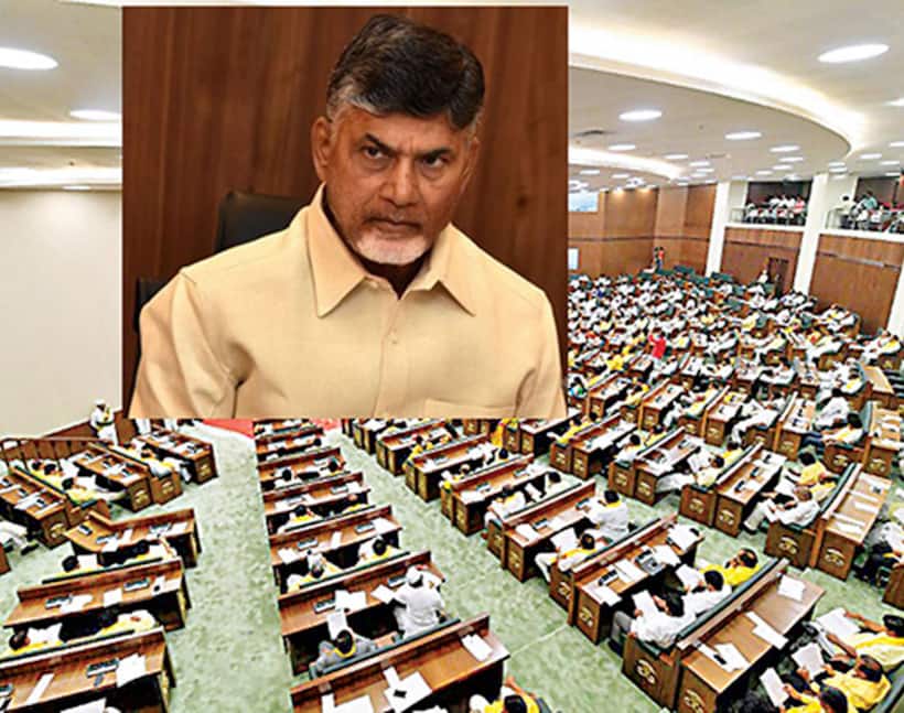 శాసన మండలిలో సీన్ రివర్స్...  వైసిపి ఎమ్మెల్సీల చేతుల్లో ప్లకార్డులు
