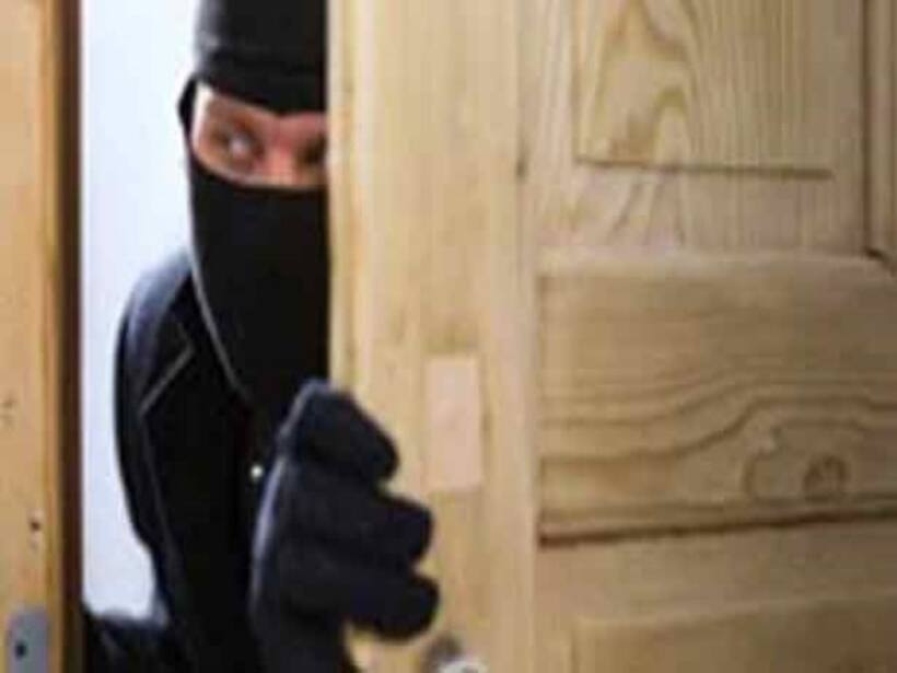 Tamil TV actress, husband loot jewels from own house; Deivamagal Suchitra absconding