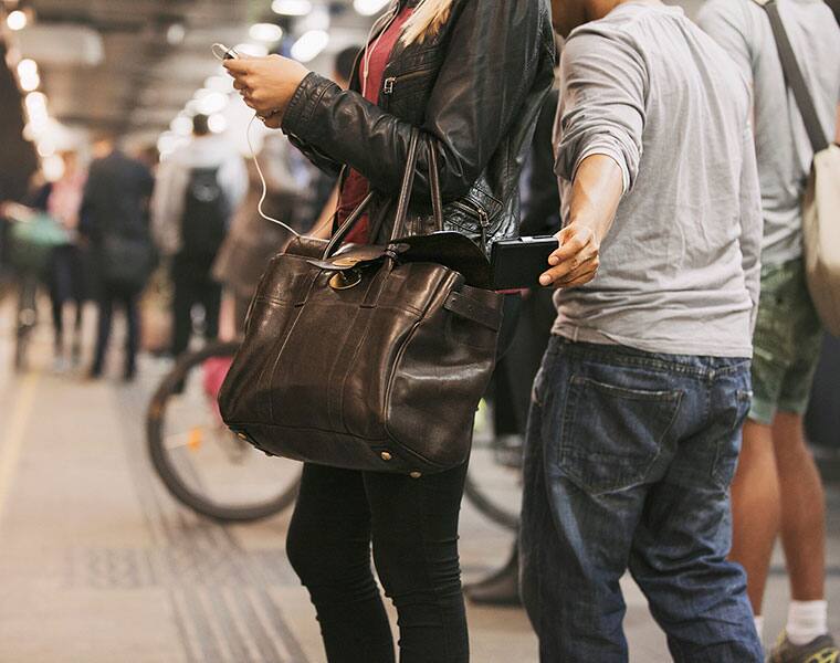 pickpocket gang  targeted Dubai Mall visitors arrested in dubai 