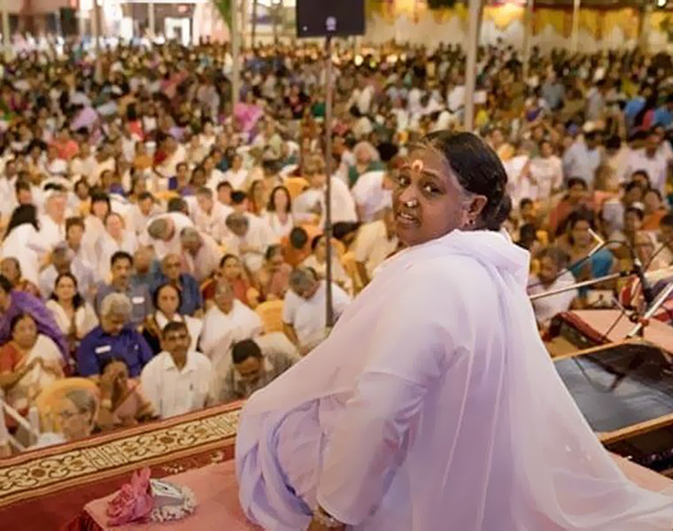 Mata Amritanandamayi amma facts early life charity work