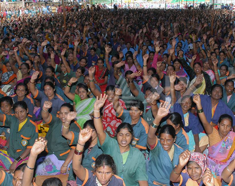 The Pourakarmikas on contract in Hubballi go on indefinite strike