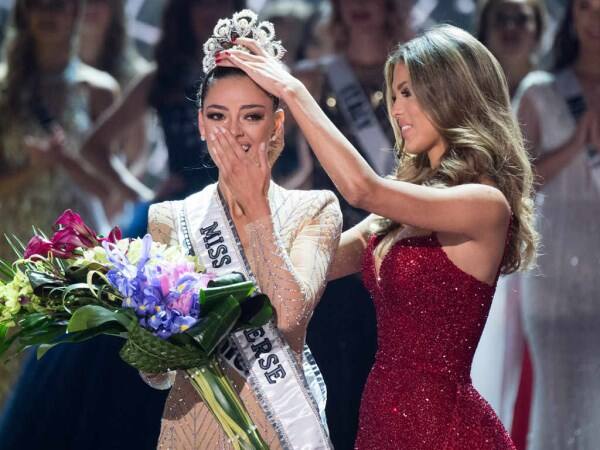 Miss South Africa Demi Leigh Nel Peters Crowned Miss Universe 2017