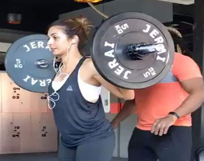 Malaika Arora Fitness Tips :  নিয়ম করে ১০ মিনিট  হাতে রাখলেই পাবেন মালাইকার মতো কার্ভি ফিগার, জানুন কীভাবে