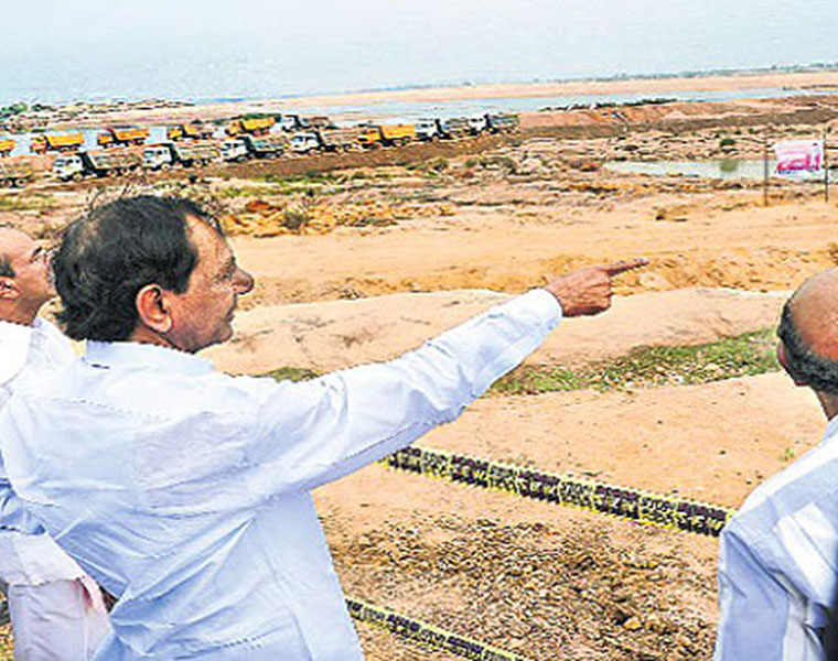 Telangana cm kcr visits Kaleshwaram project