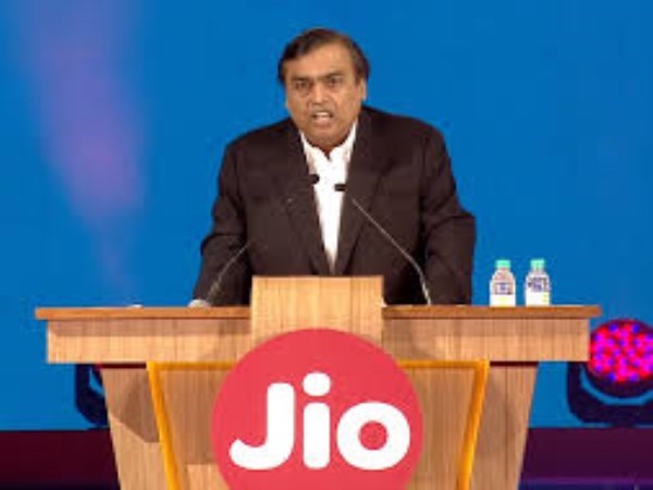 jio entered in broadband and started to give service with 1100 gb 