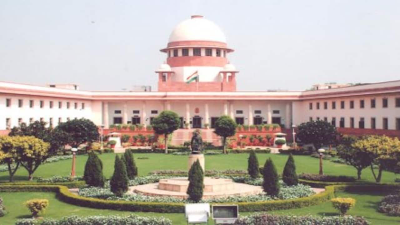 जम्मू-कश्मीर को विशेष दर्जा देने वाले  अनुच्छेद 370 को सुप्रीम कोर्ट में चुनौती