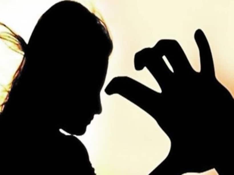 ఐటీ ఉద్యోగితో అసభ్య ప్రవర్తన... చొక్కొపట్టుకొని దులిపేసింది.