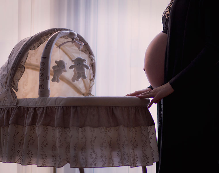 pregnant woman and eating fish