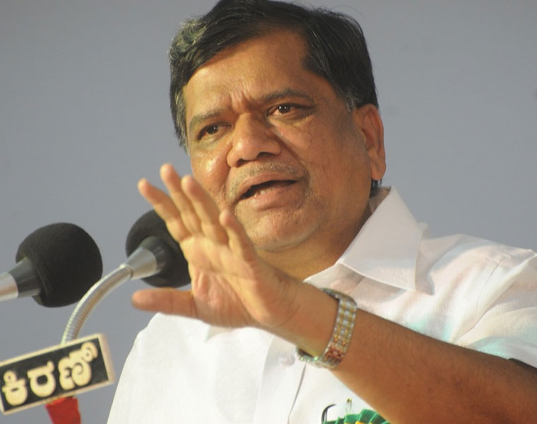 Minister Jagadish Shettar Instruct to Officers Expedite Flood Relief Work