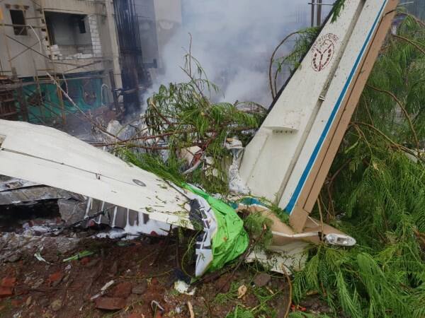 mumbai flight accident 5 deaths