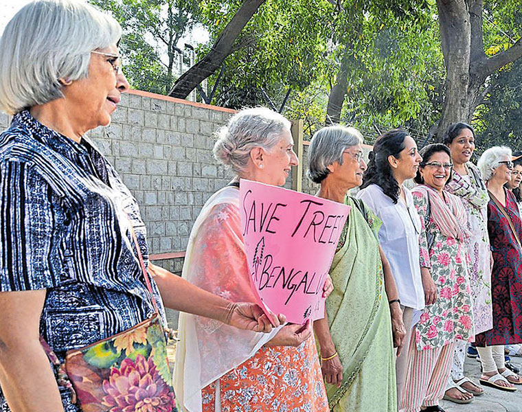 Bengaluareans form long human chain to protest tree cutting