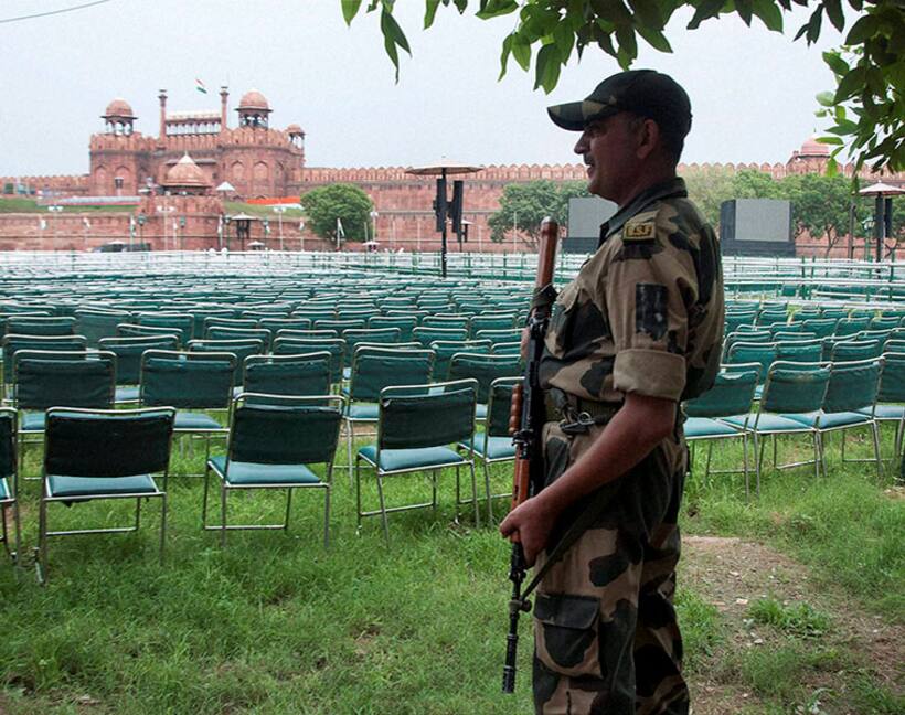 लाल किले पर हमला कर सकते हैं आतंकवादी, खुफिया विभाग ने दी चेतावनी