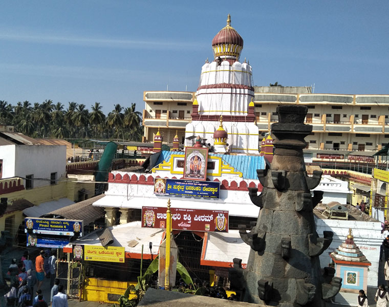 Devotees Faces Problems For Rain Water Came to Badami Banashankari Devi Temple in Bagalkot grg 