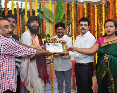 హిందీ సూపర్‌హిట్‌ జాలీ ఎల్‌.ఎల్‌.బి. ఆధారంగా సప్తగిరి హీరోగా 'సప్తగిరి ఎల్‌.ఎల్‌.బి' ప్రారంభం