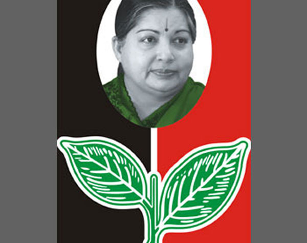 War of words at the MGR celebration in Theni  Panneerselvam gives hopes for party symbol