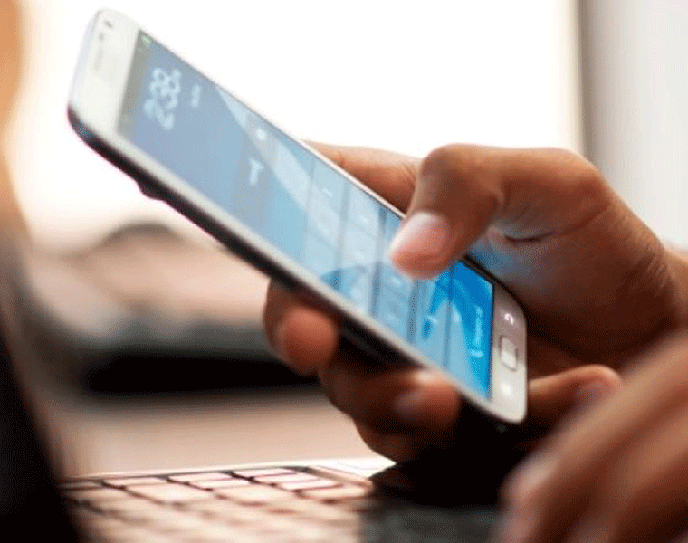 51 Percent Mobile Users in India Look at Their Phones Every 10 Minutes