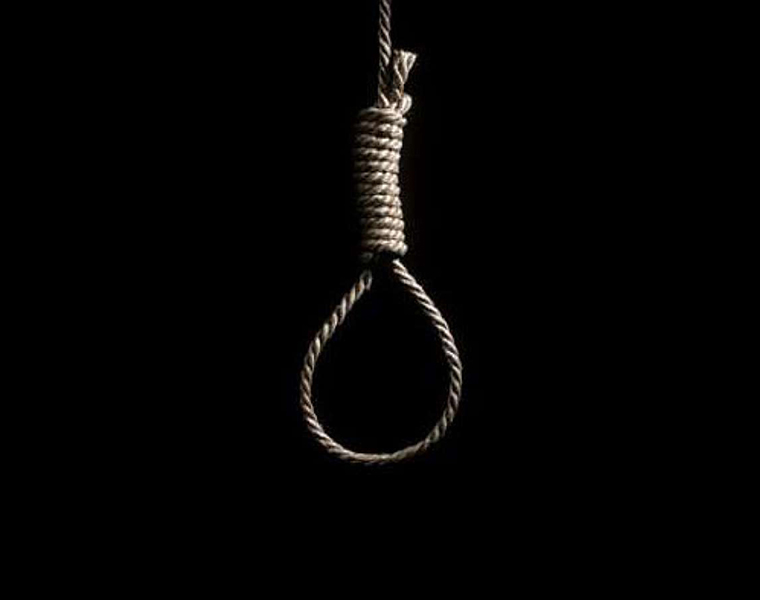 Girl commit suicide after Teacher scold her in classroom