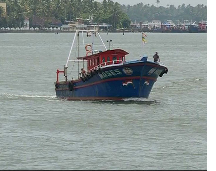 Fishing boat capsizes off Beypore coast 2 rescued search on for 4