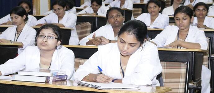 Top Medical Colleges : NEET रिजल्ट से पहले देखें हर राज्य की टॉप मेडिकल कॉलेज की लिस्ट, आसान होगी काउंसलिंग