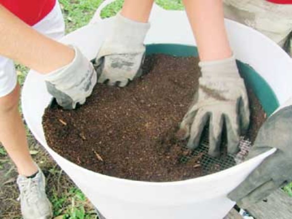 What are the benefits of composting? 