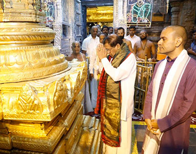 Sri Lankan President offers prayers at Venkateswara Temple