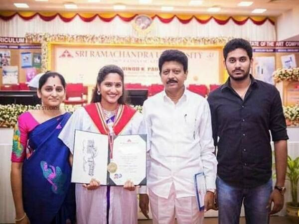 Diwakaran's daughter Rajamandanki has a gold medal at Ramachandra University